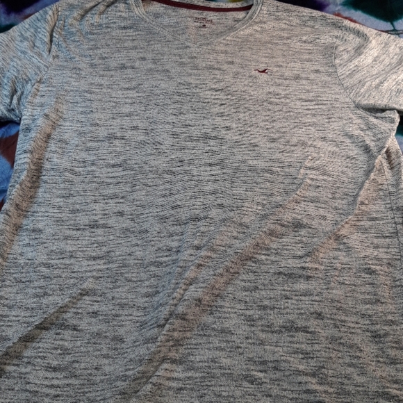 3 Hollister Shirts 2 short sleeve 1 long sleeve - Picture 3 of 8